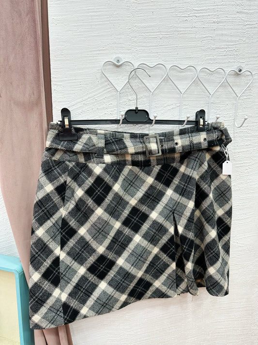 Winter skirt with belt